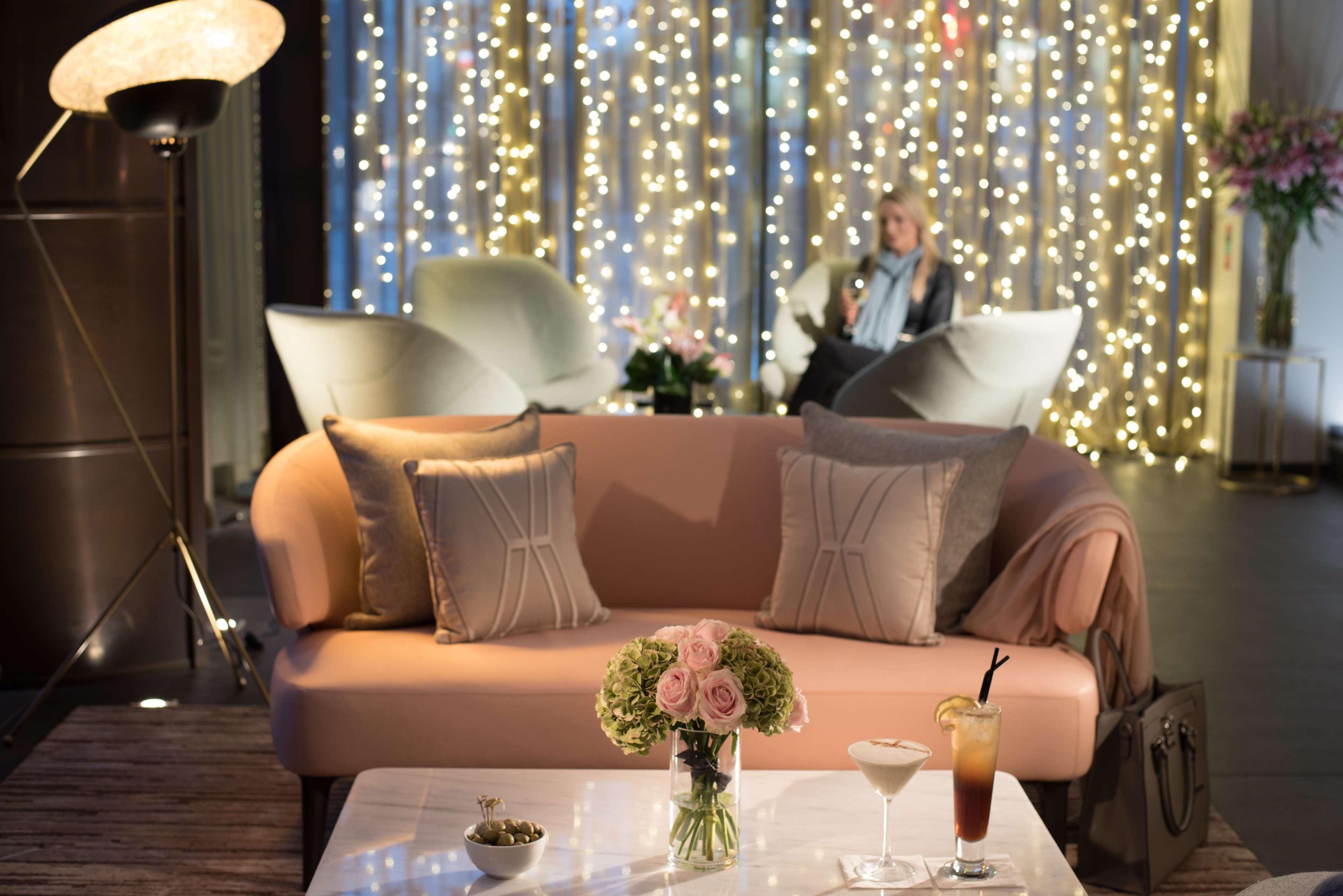 The Fitzwilliam Hotel Belfast Luaran gambar The Lounge at London Heathrow Airport