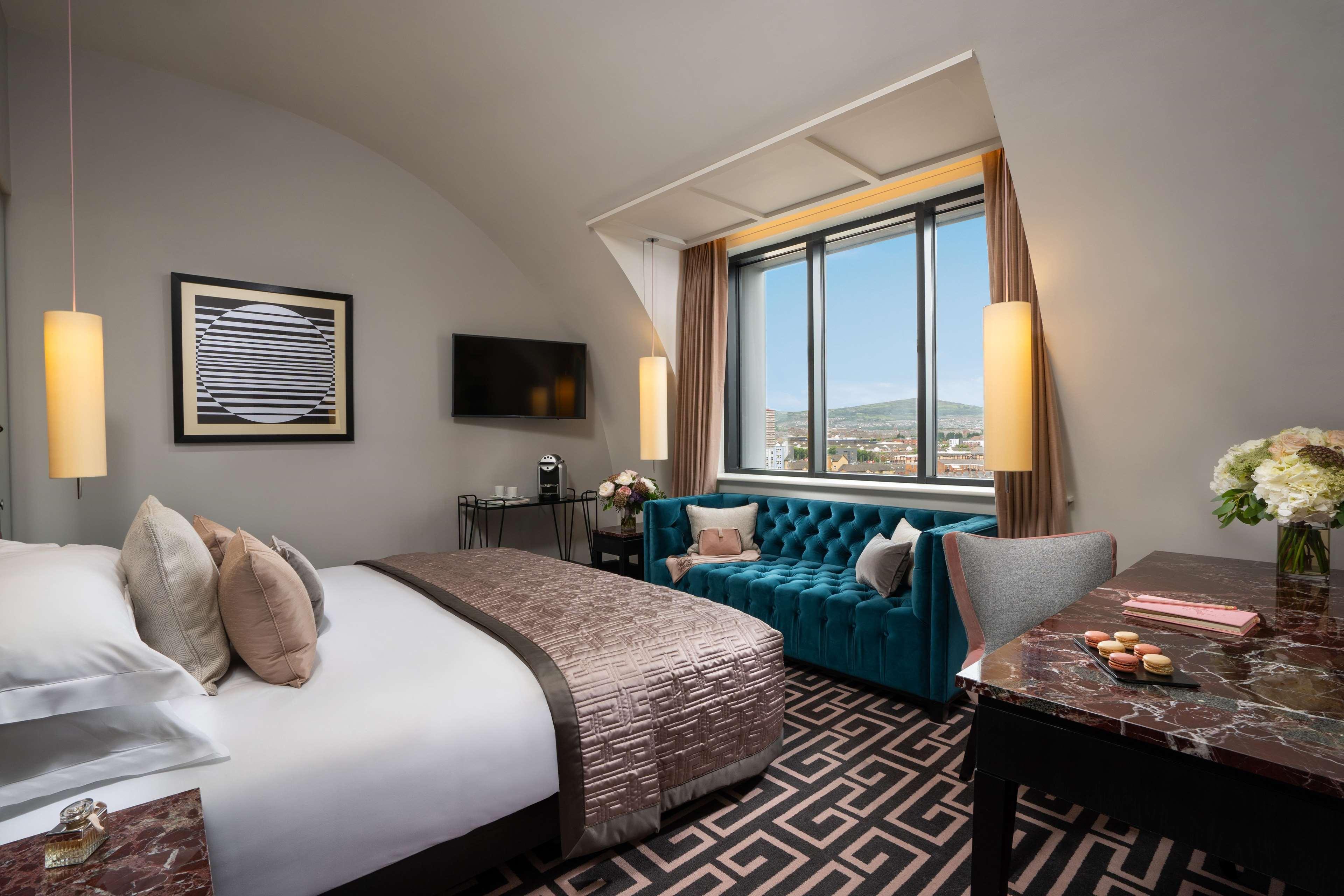 The Fitzwilliam Hotel Belfast Luaran gambar A suite at the hotel