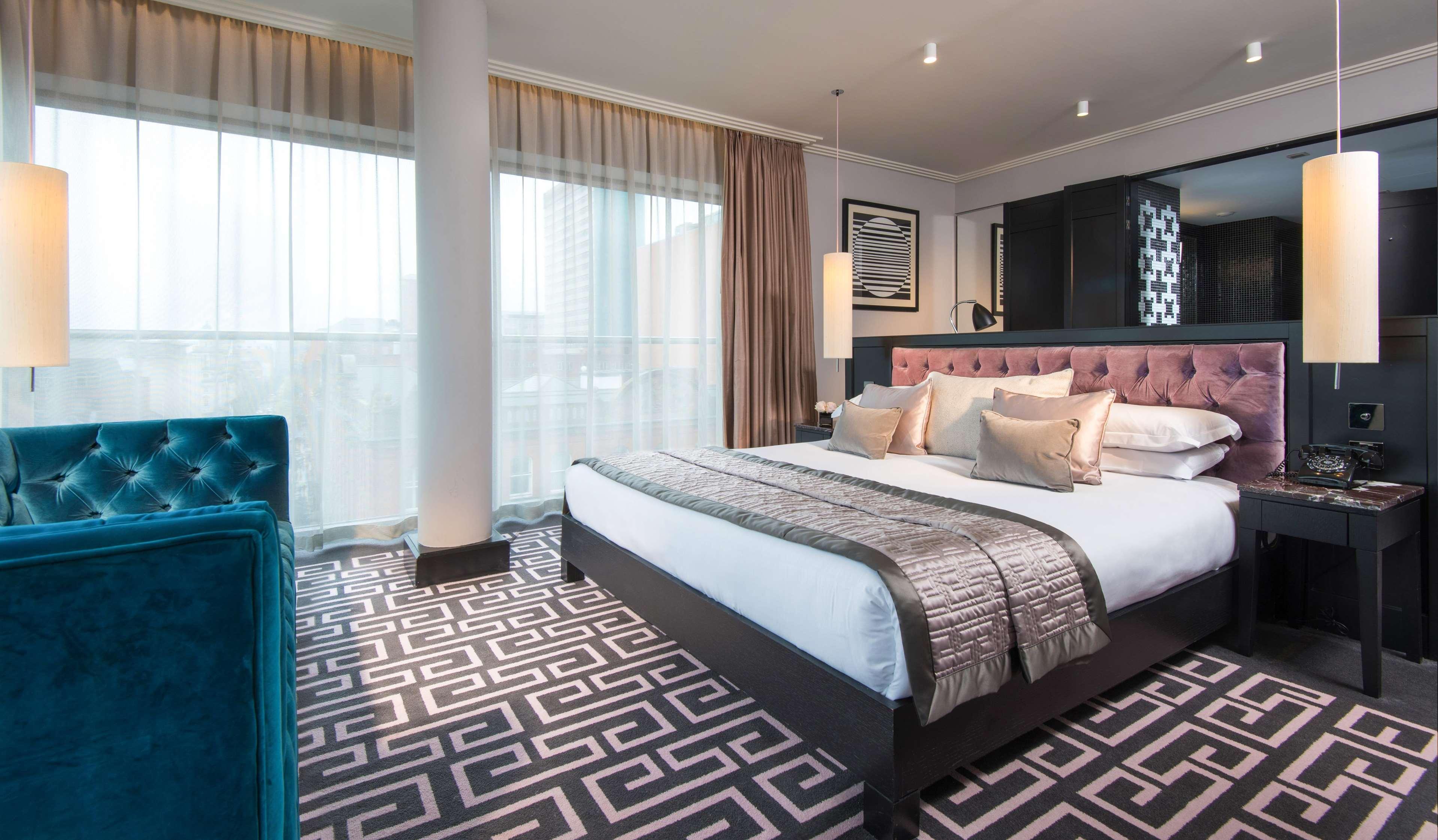 The Fitzwilliam Hotel Belfast Luaran gambar A bedroom at the hotel