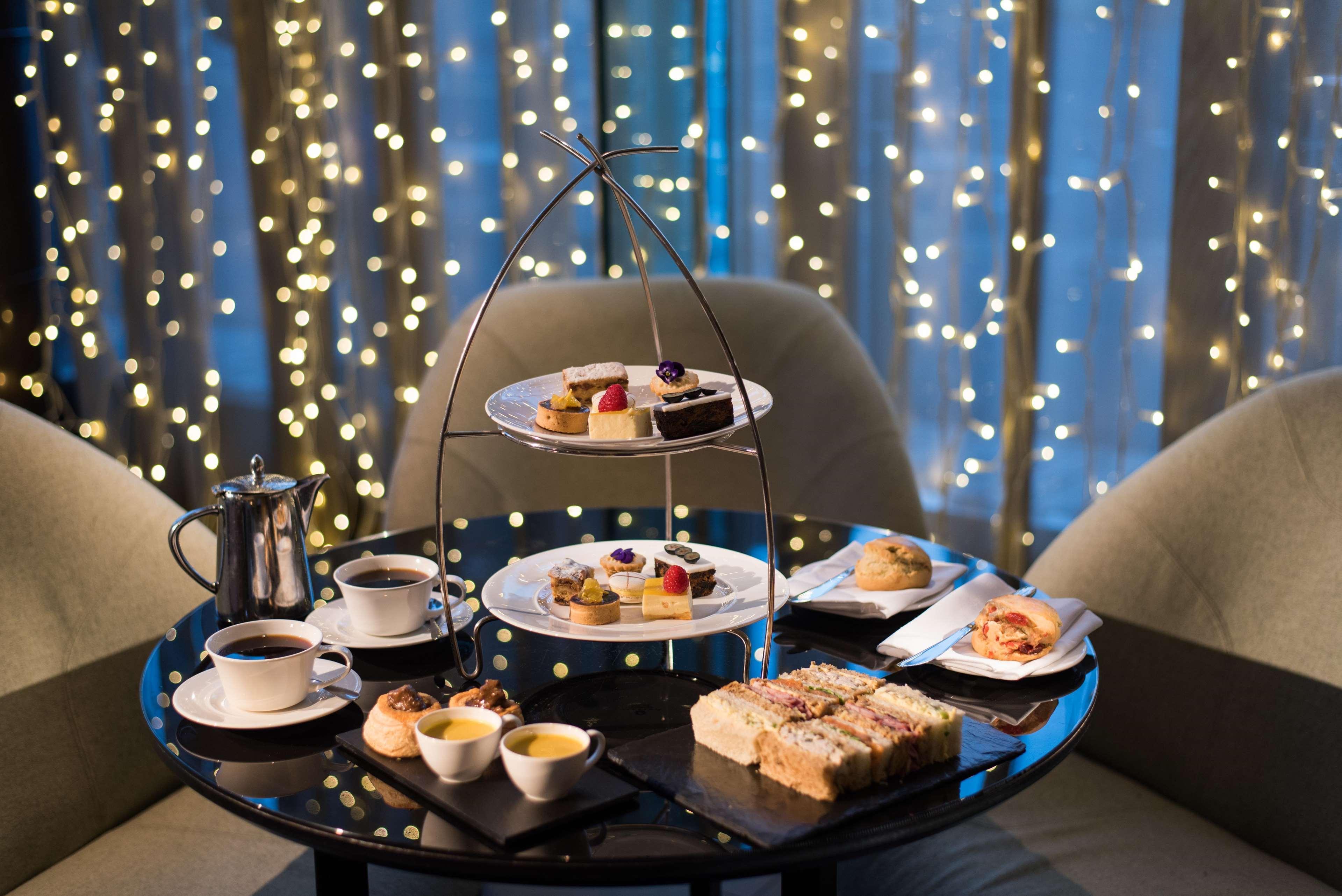 The Fitzwilliam Hotel Belfast Luaran gambar Afternoon tea at the Mandarin Oriental, London